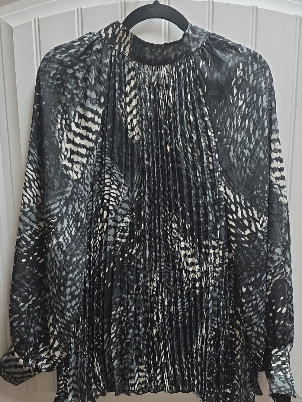 Floral & Ivy Pleated High-Neck Blouse in Black & Cream XL